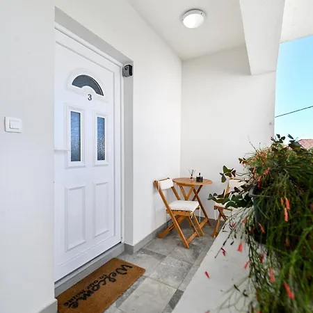 Apartman Frle 3 *